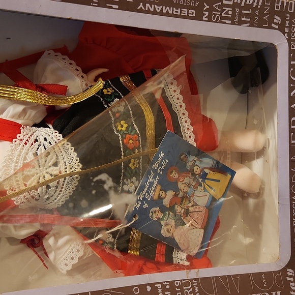 The Wonderful World of Effanbee Dolls Czechoslovakia 1123 - Picture 3 of 4